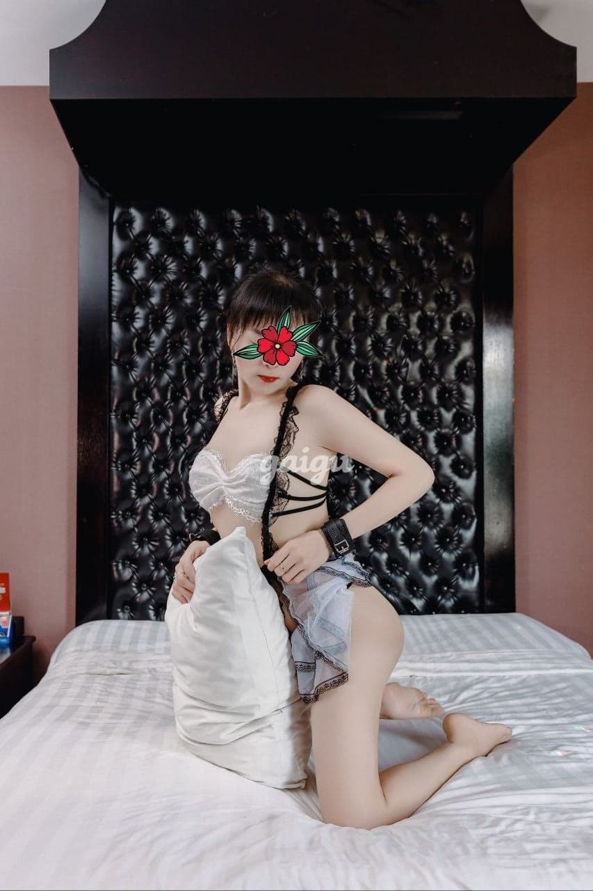 Quỳnh Hoa -làm 24/24  bím đẹp ,nhiều nước ,hợp tác tốt ,làm tình phê ,chiều khách - Ảnh 1