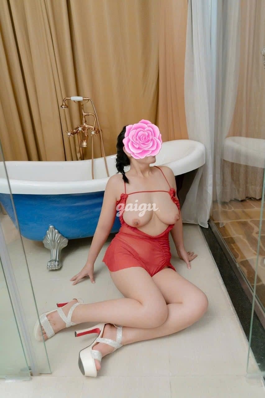 Trúc Nhi-Ngực khủng,  Tình cảm, chỗ xả lũ khẩn cấp. - Thumbnail 10