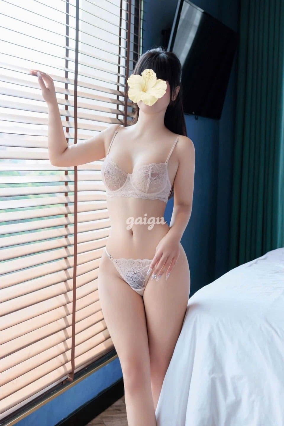 Minh Châu mình dây cây cảnh, ngoan ngoãn chiều khách - Thumbnail 10