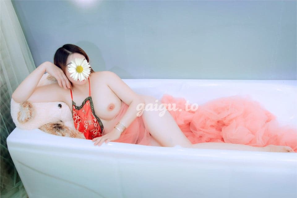 THUÝ NGÂN - MÁY BAY DÂM VÀ NHIỆT HUYẾT, LÀM TÌNH BÀI BẢN VÀ ĐIÊU LUYỆN - Thumbnail 9