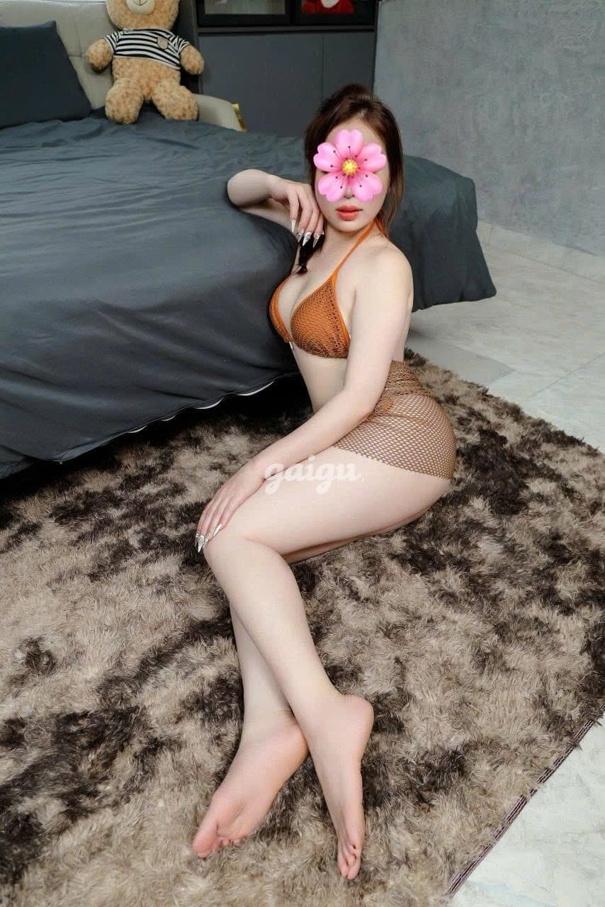 NHƯ  UYÊN XINH XẮN TUYỆT PHẨM BÚ CU ĐÁ BI LÚC CÁN RẤT DÂM VÀ CHIỀU KHÁCH - Ảnh 1