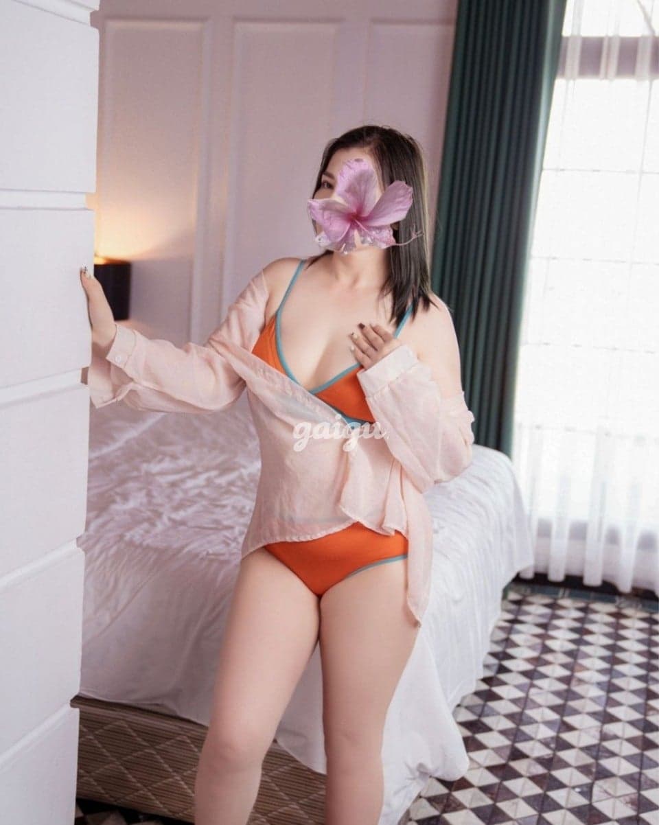 VÂN ANH Hàng Đầm, Dâm Đãng - Ngực Đẹp - Mông Cong. - Thumbnail 10